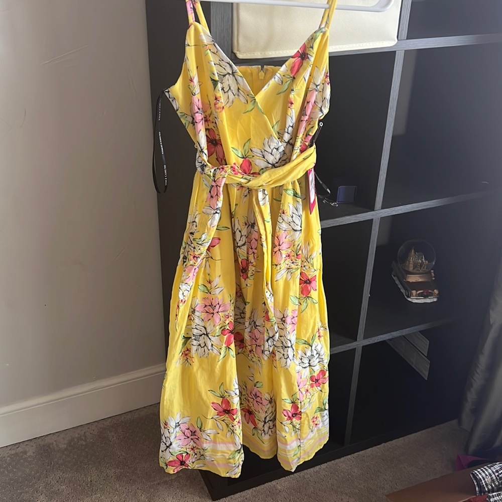 NWT Vince Camuto yellow floral dress